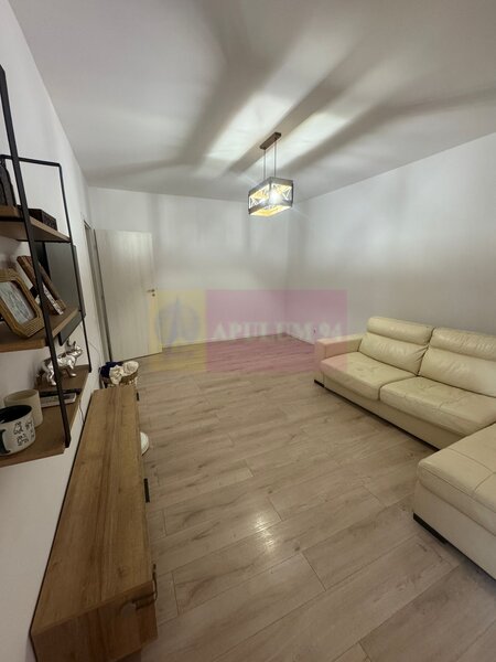 De vanzare apartament cu 2 camere si loc de parcare, 120000€