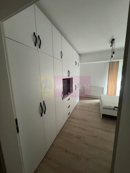 De vanzare apartament cu 2 camere si loc de parcare, 120000€