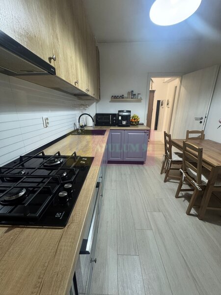 De vanzare apartament cu 2 camere si loc de parcare, 120000€